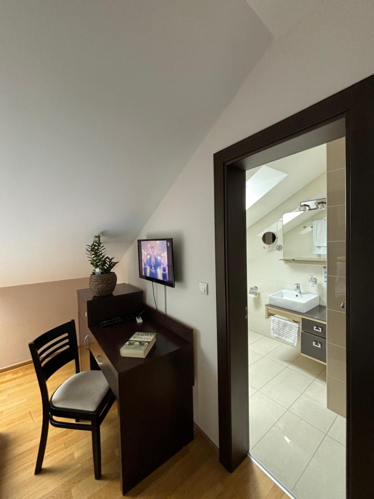 Atrium Bed & Breakfast Сремска Митровица Екстериор снимка