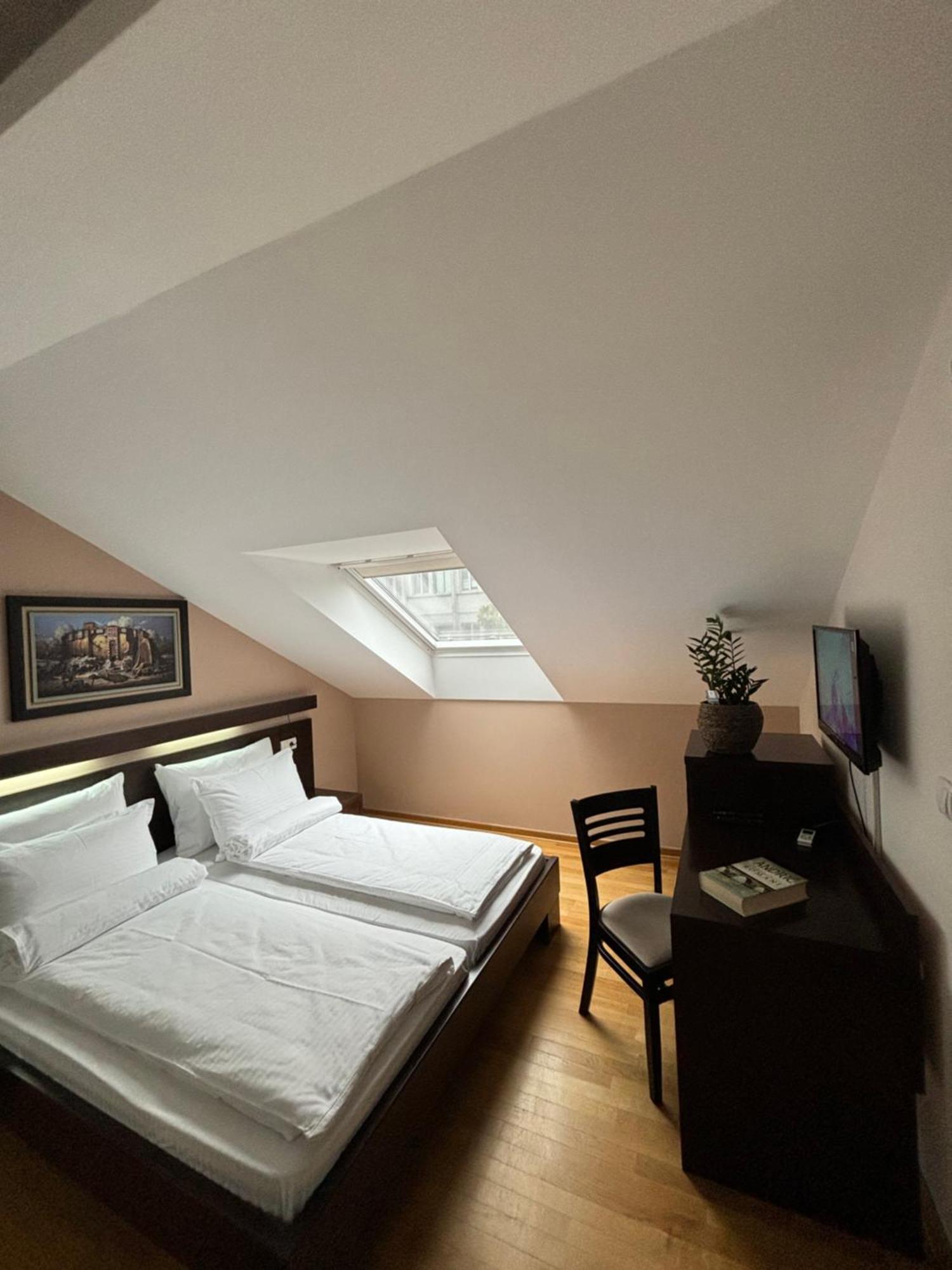 Atrium Bed & Breakfast Сремска Митровица Екстериор снимка
